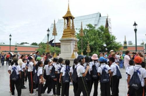 为什么说旅游时，跟团比自驾游更好？内行人说出原因，是这么个理