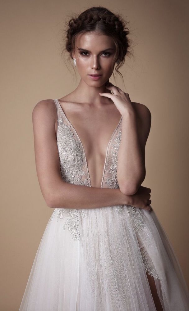 Berta婚纱:蕾丝与薄纱完美的结合带来天使般的魅力