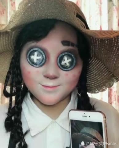 抖音小姐姐做“格格巫”仿妆，画完的那一刻，网友直呼：眼上那是