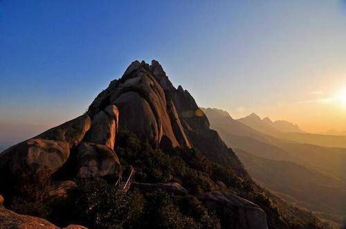 中国江西一座被忽略的旅游景区, 媲美黄山华山, 门票仅80, 拥有万