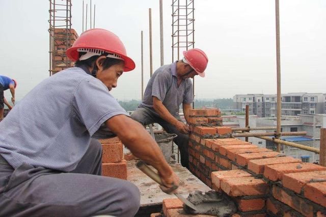 年轻人买房还是租房?农民工工地干了三年全部