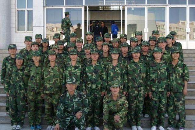 女兵入伍前后，都有什么样的改变？看完国人忍不住自豪