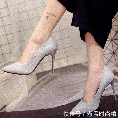  『显得』精致的尖头单鞋，细跟显得非常纤细，是爱美女性的最佳选择