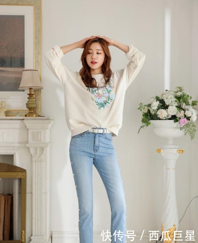  『展现』韩版修身牛仔裤穿出气质魅力，展现一个清新时尚的自己