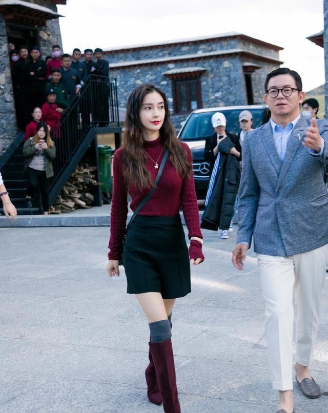  『个性』Baby的美少女发型绝了，搭配扎染背带裤个性潮流，完全不像孩子妈