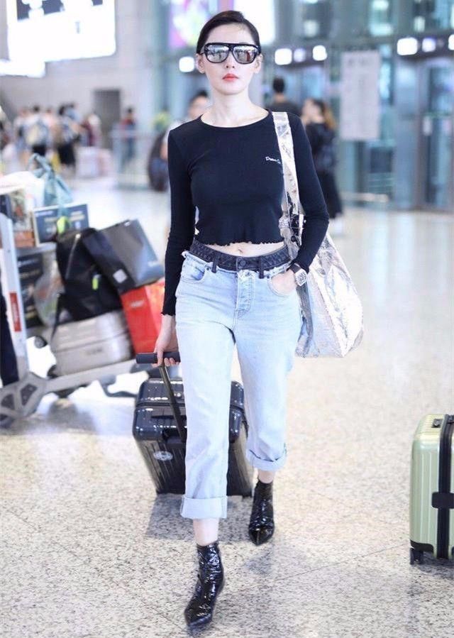 沈月腿短被人碾压就算了，穿高价鞋子，跟张天爱一比成了买家秀!