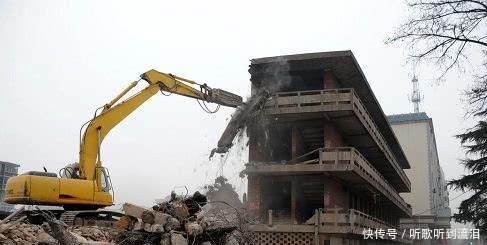 农村房屋整顿，三种房屋被列为违章建筑，村干部带头拆，一个不留