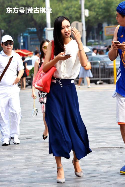 尖头细跟鞋搭配一条七分阔腿裤居然会有这么好的效果