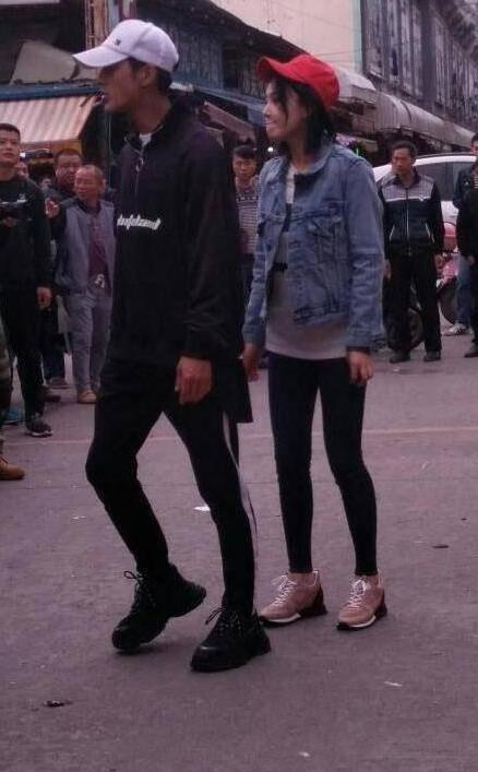 张馨予的素颜太大胆了！眉毛没化就出门，网友：范冰冰绝不敢这样