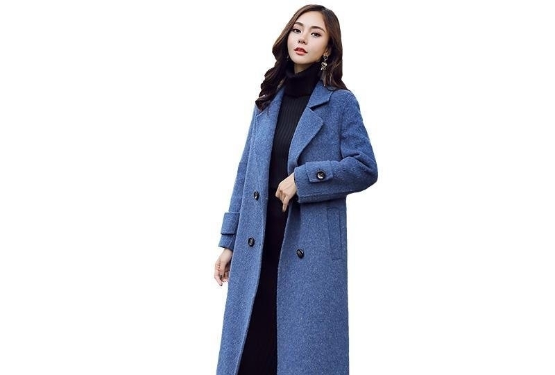  #女人#在强调一次穿大衣别搭阔腿裤，看看下面女人怎么穿，美的与众不同