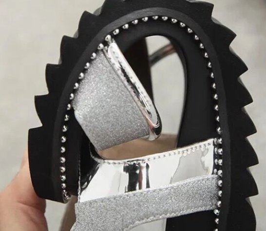 太漂亮了!今年夏天坡跟凉鞋很受宠，走路稳当还百搭