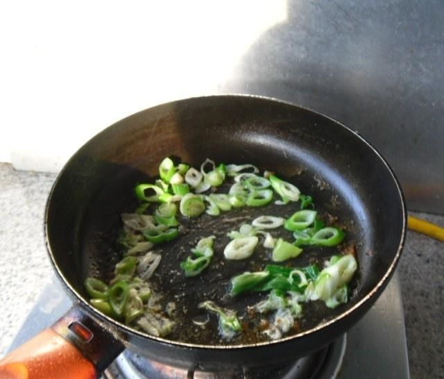『烹制』青椒炒豆芽,豆芽可以单独烹制,加绿色的青椒,主要是搭配色泽