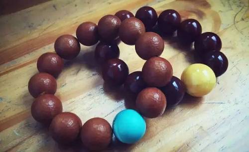 论色彩搭配在串珠界的重要性