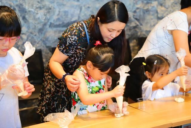 江宁云水涧文化展示中心举办“箱亲箱爱”集装箱亲子活动