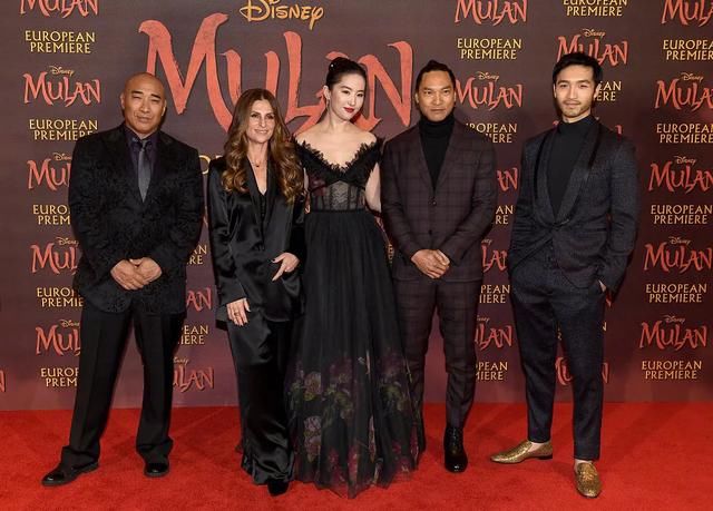 女明星都难逃发腮?刘亦菲仙气不再,赵露思五