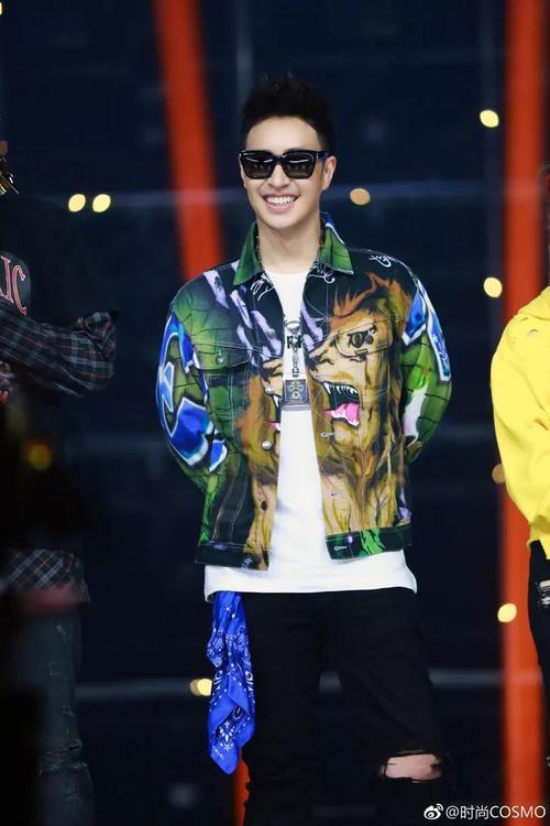 手腕上挂着一百万是什么感觉?鹿晗关晓彤知道