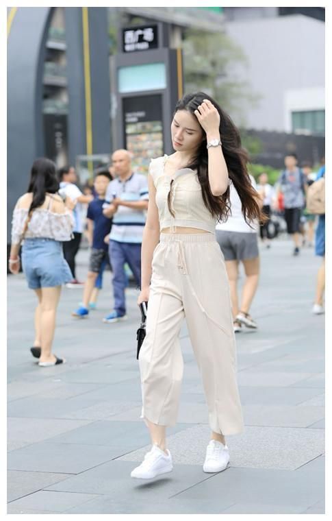 街拍：图1复古时尚，图2性感撩人，图3优雅大方！