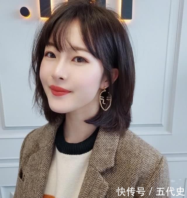  女生@小个子女生别留“黑长直”，今年最流行的4种短发，既显高又瘦脸