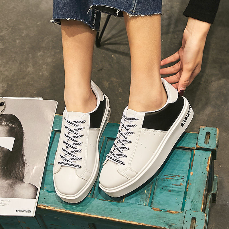 女友不爱穿高跟鞋，一直穿这样的休闲鞋，也是满满的魅力