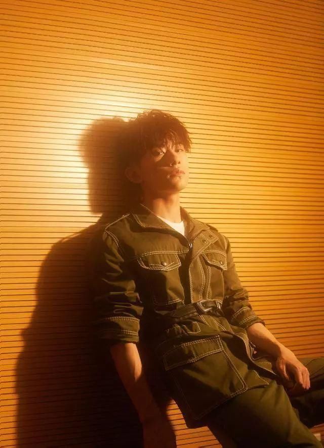 每周时报|LOEWE出书,Supreme卖报纸,本周时尚圈也太文艺了吧