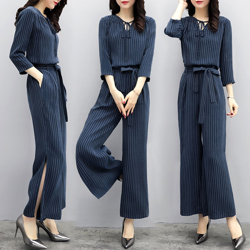 老婆讨厌穿裤装，三伏天只穿优雅裙出门，搭配高跟鞋，女人味十足