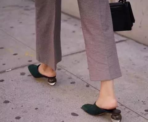  『实用』小短腿女生别总穿高跟鞋,建议这4个显腿长“穿衣法则”,很实用