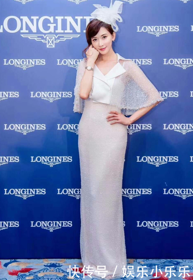 林志玲颜值与衣品不对称?穿露肩上衣搭半身裙,不仅显腿短还显粗