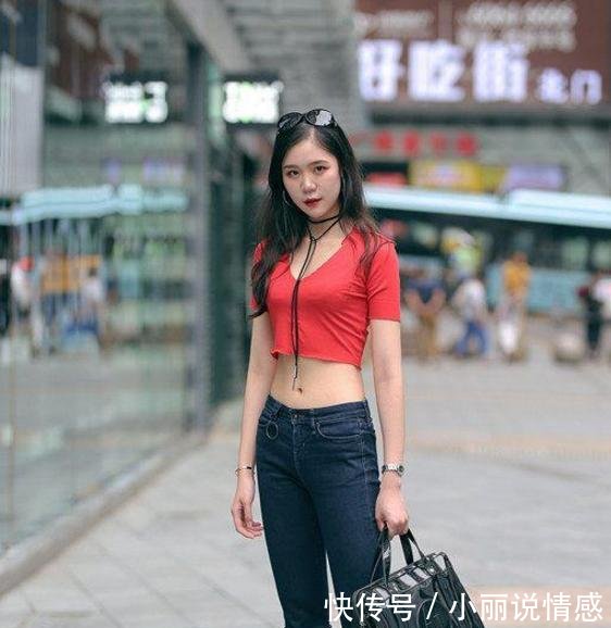 街拍图三穿半透明衣服，这种隐约的性感，果然最有“杀伤力”！