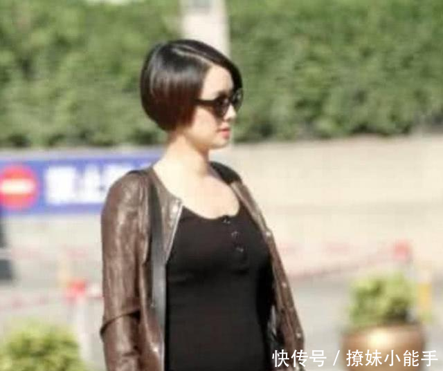 马伊琍宣布停工后,照片被曝小腹凸起,整身穿搭看起来超有范