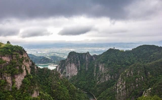 浙江很受欢迎的山，地处4市交界地带，海拔1098米，还是5A