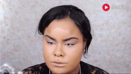 化妆技巧  35岁女人素颜不忍直视，她说化妆后能嫁入豪门，上完妆