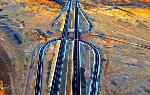 永不堵车的高速公路：耗资370亿贯穿中西部，开久了竟会怀念堵车