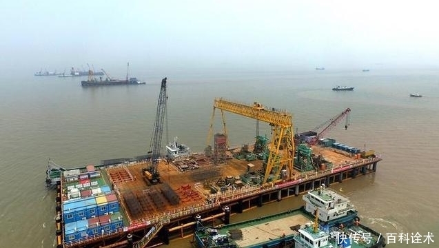  #我国#大海如此深，跨海大桥的桥墩是如何打下去的？看完佩服我