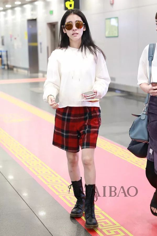 挤掉老爹鞋，成为“今夏最火”的复古单品，是什么来头?