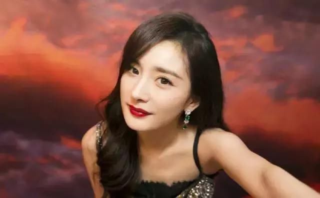 打手机、诈捐已成黑历史，杨幂又喜提“发烧耍大牌”的黑标签？