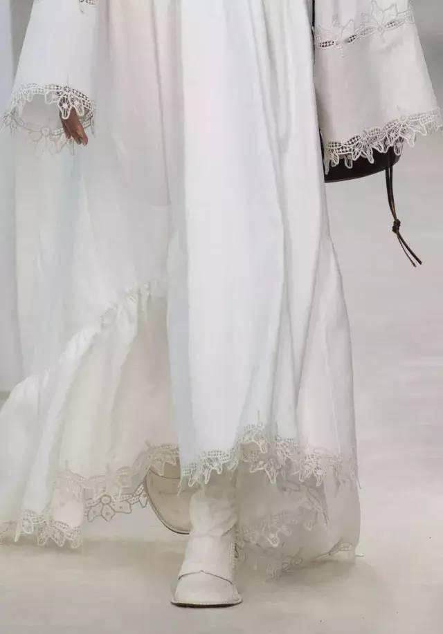  『新装』LOEWE是如何做到＂独树一帜“的？来看看它的20春夏新装!