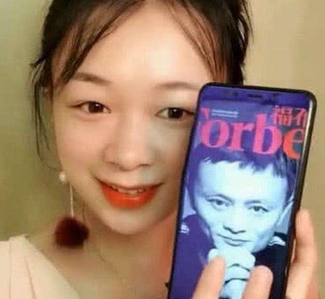 美女化妆成马云, 效果简直跟本尊一样, 都能当马云的替身了