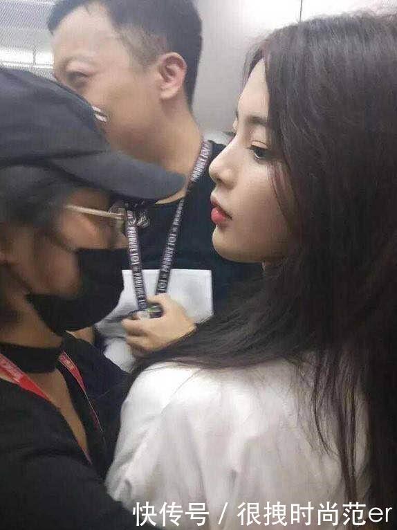 杨超越厉害了，穿这条短裤就亮相活动，网友：想把腿上的毛拔掉！