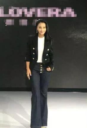 离开了吴奇隆的马雅舒依旧活出了自己的精彩，气质打扮不输刘诗诗