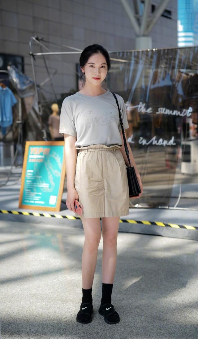 街拍，不靠体形靠造型，梨形身材的女生也能穿出完美女神气质