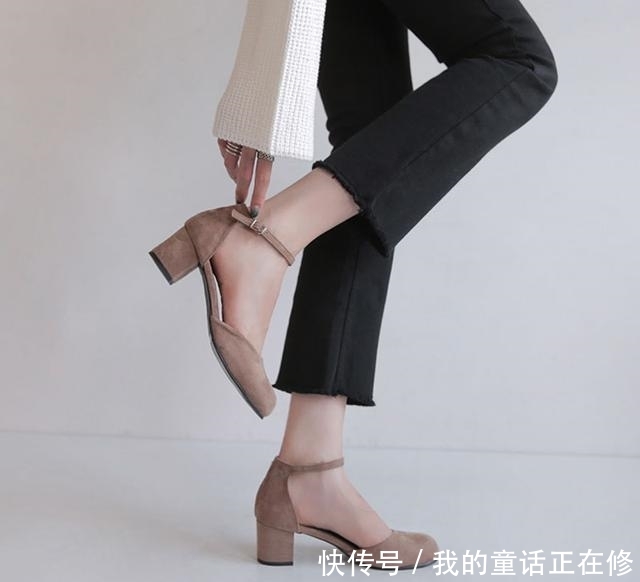  拥有■拥有性感姿态的浅口高跟鞋，是个小MM的显高神器！