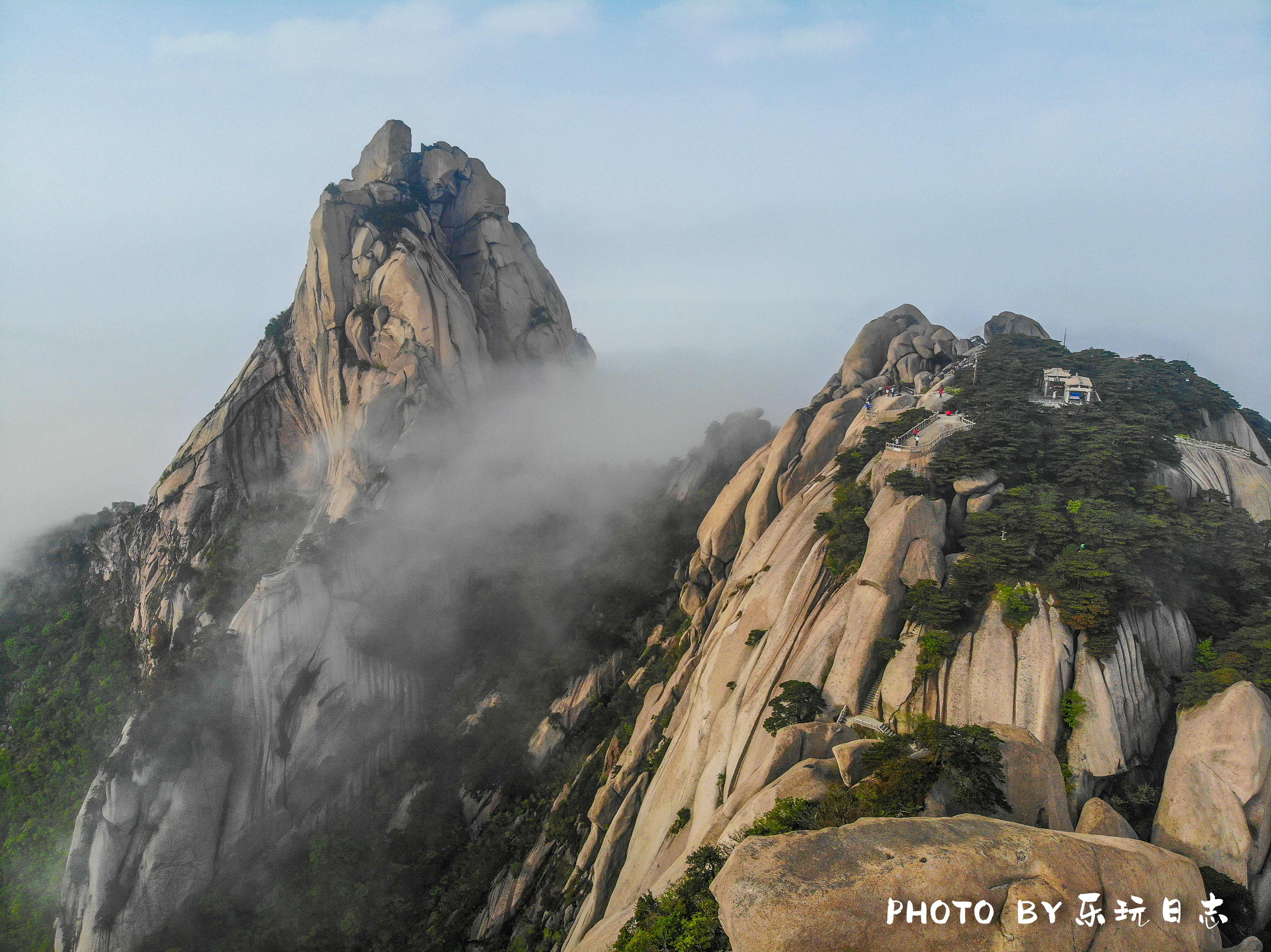 安徽著名仙山，杜鹃花开成海，随便一拍都是画