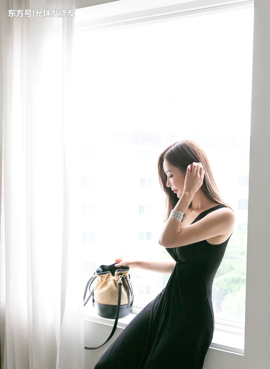 孙允珠纳米乌黑绸缎波西米亚裙