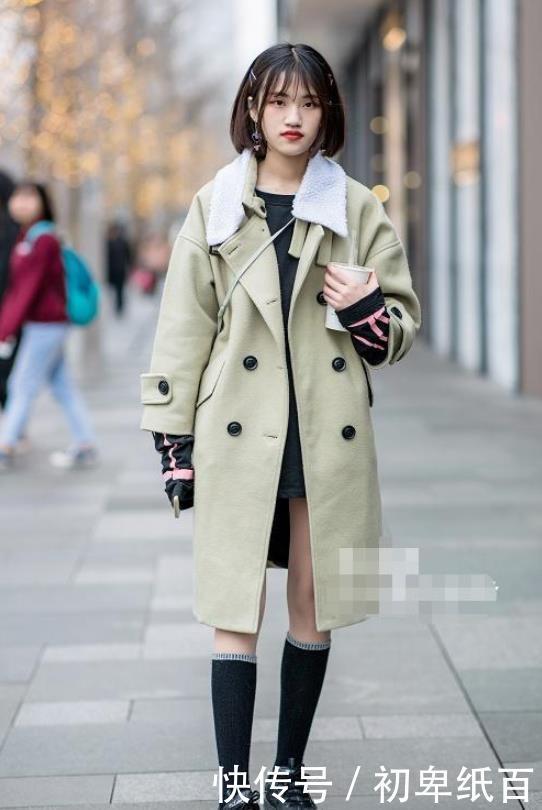  『美女』美女街拍：小姐姐穿上打底裤，身材曼妙，时尚又亮眼！