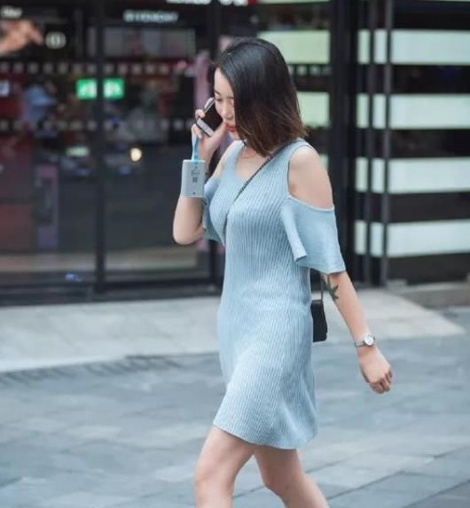  『美女』街拍美女:魅力多姿连衣裙,清爽大方又阳光,就一个字美