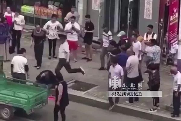 最新进展！老人质疑古董盆有假遭拳打脚踢 犯罪嫌疑人已落网