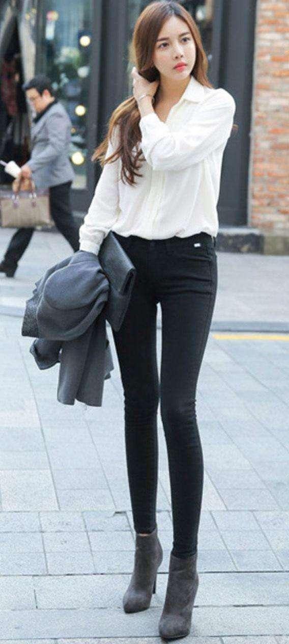 紧身裤展现动人身姿，名媛气息十足，性感迷人衬托魅力