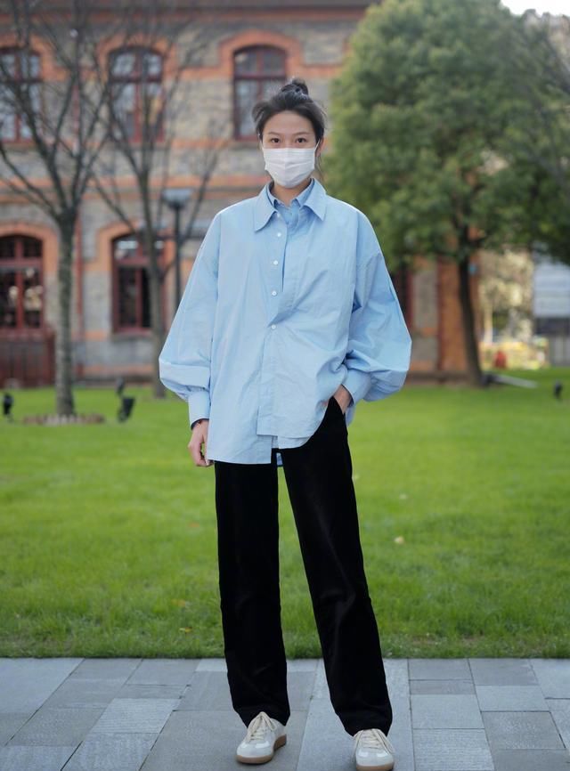  全塞：女人不要再把“衬衫”全塞裤子了，今夏流行这4种穿法，时髦减龄