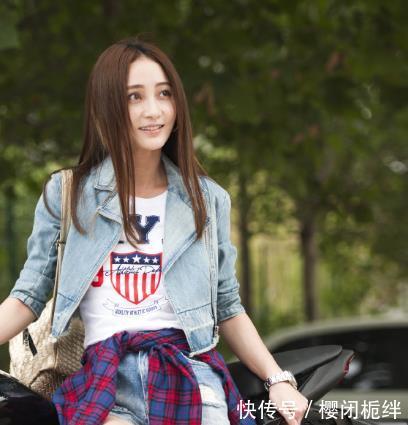  『值得』姚笛新剧将至，穿黑色少女裙依旧貌美，网友：美女值得被原谅