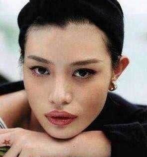 『气质』汪峰第三任妻子康作如近照:40岁气质出众,曾公开斥责汪峰不忠